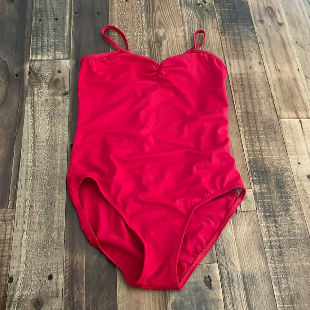 This is a red leo from Balera. It’s a size MC.